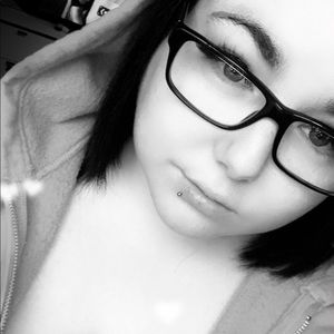 Meet your Posher, Joelle